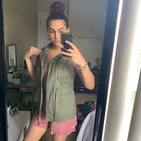 Green Vest Jacket - Picture 2 of 4